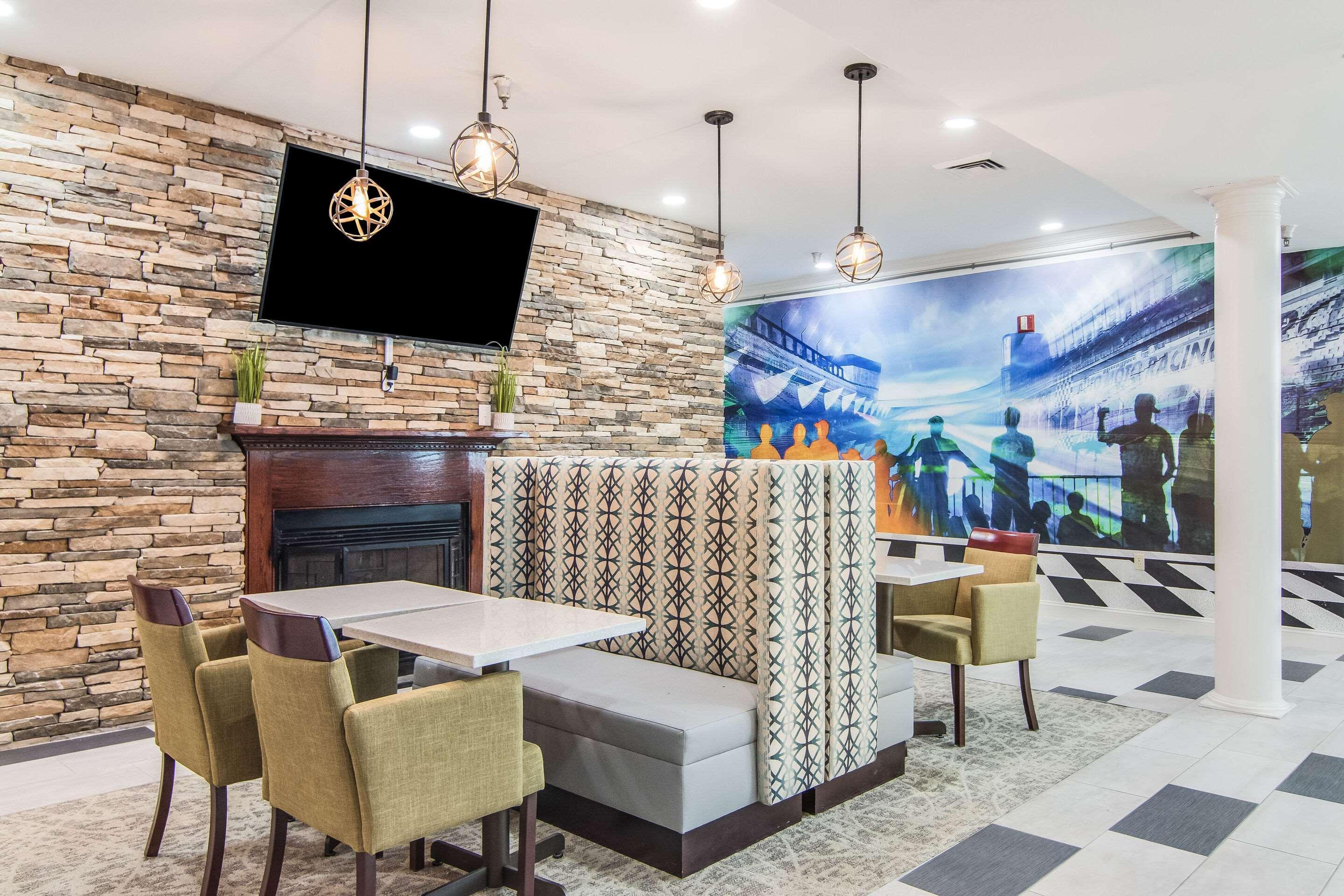 Clarion Pointe South Boston - Danville East Экстерьер фото