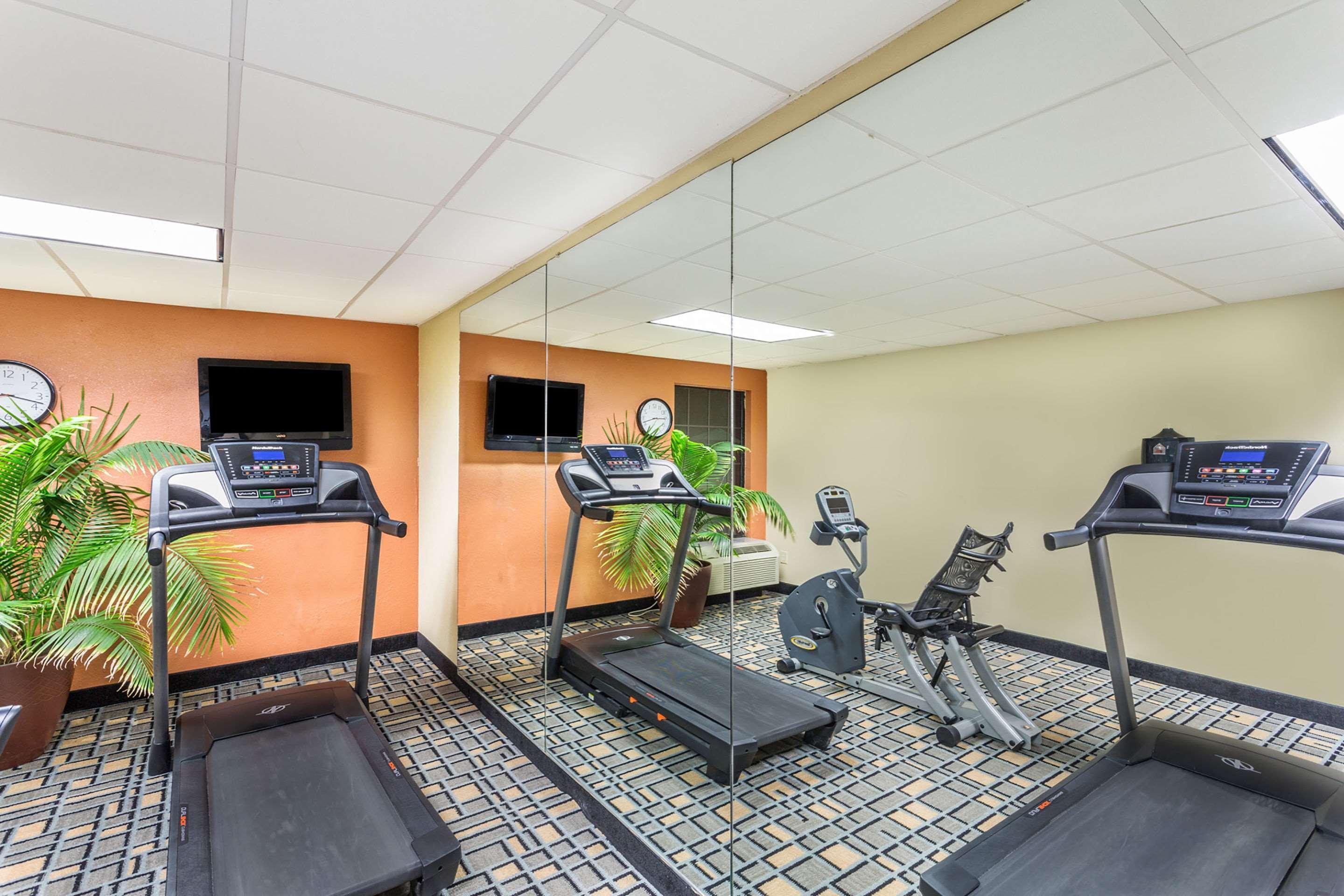 Clarion Pointe South Boston - Danville East Экстерьер фото
