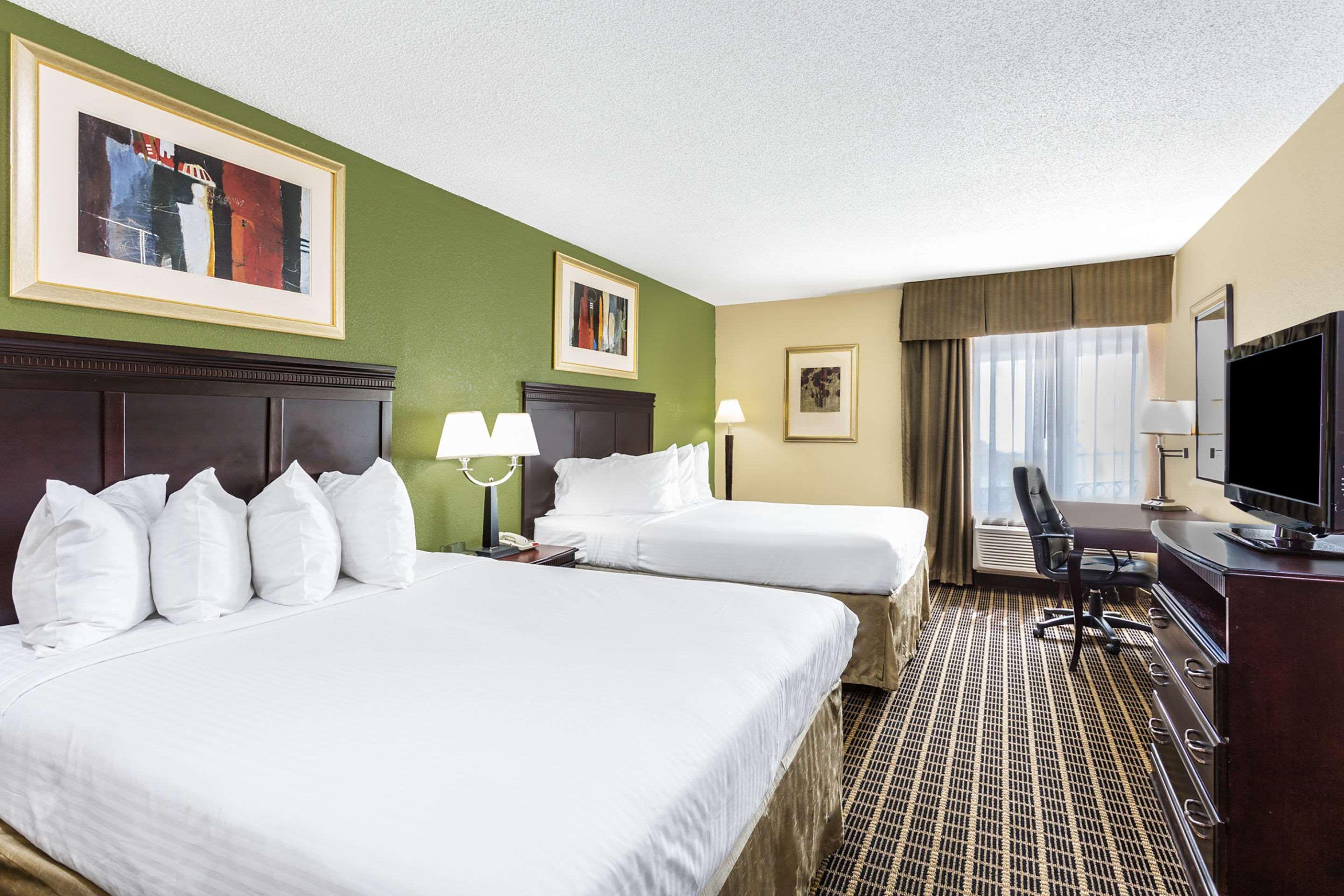 Clarion Pointe South Boston - Danville East Экстерьер фото